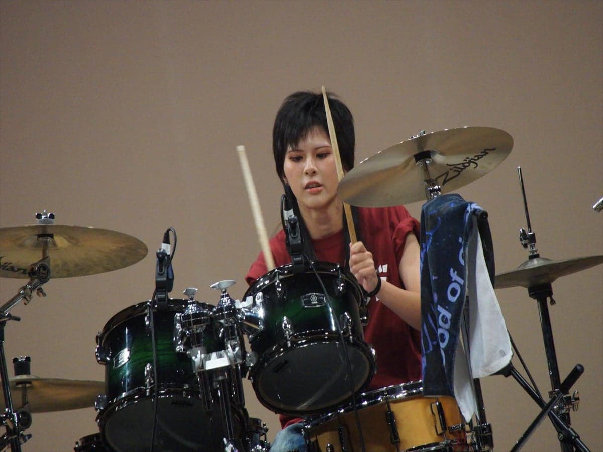佐々木さんのアコースティックステージ(「楽器を楽しむ日」過去開催の様子)