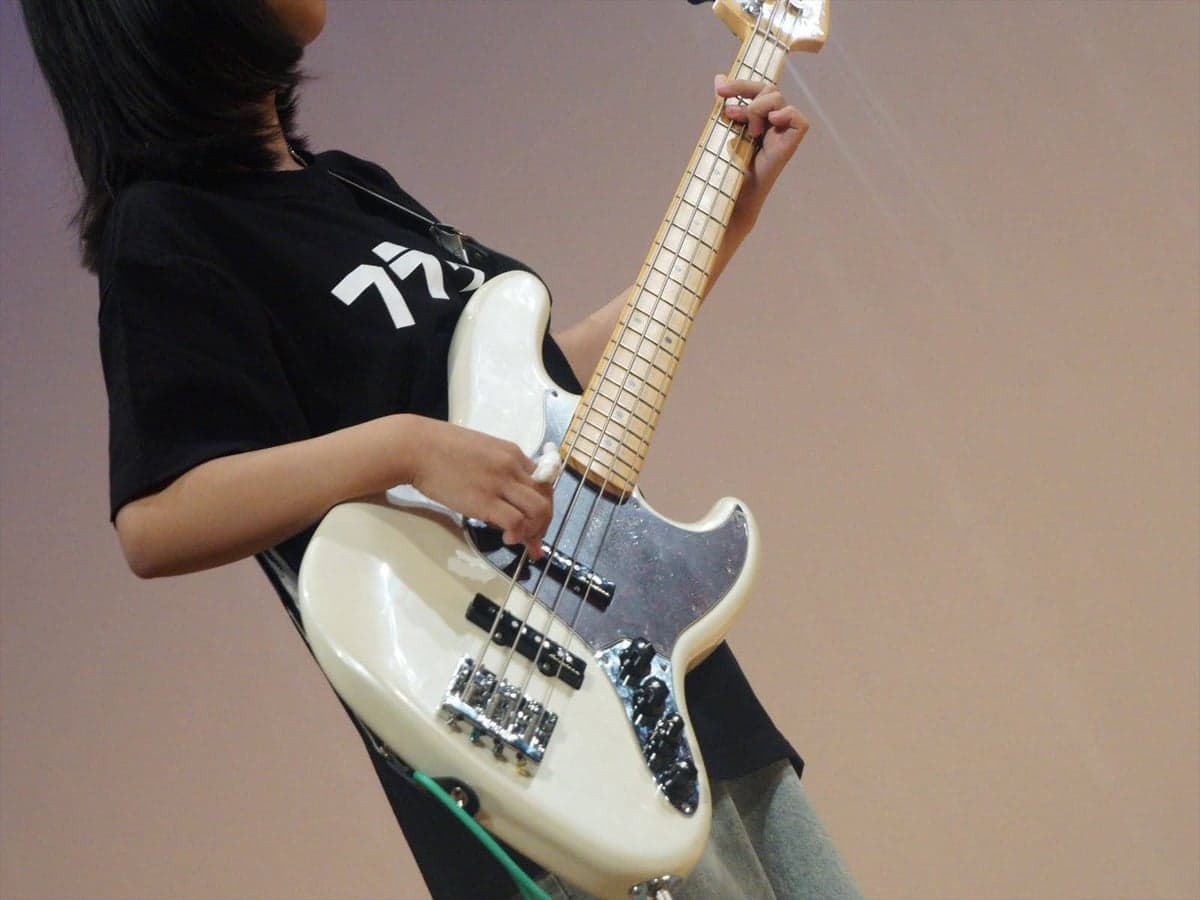 佐々木さんのアコースティックステージ(「楽器を楽しむ日」過去開催の様子)